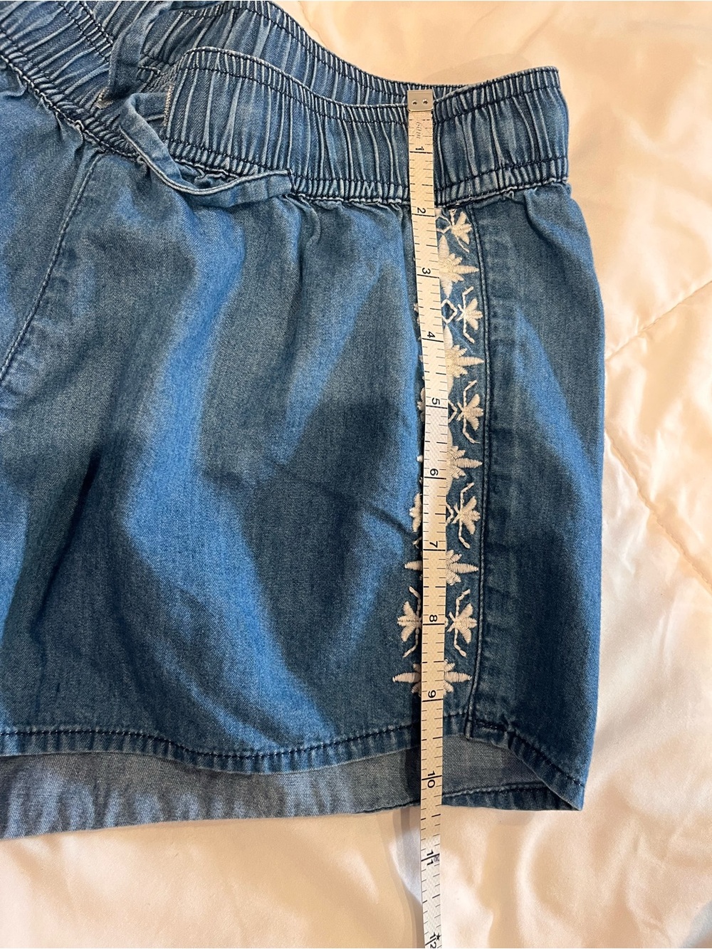 Garnet Hill chambray denim girl’s large blue shorts embroidery pull on - Picture 6 of 10